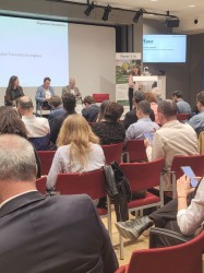 Tribune et participants
