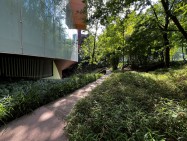 Jardin du musée du Quai-Branly - Jacques Chirac à Paris (jpg - 253 Ko)